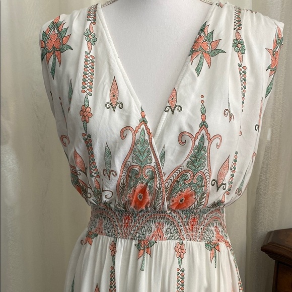 Cream V-Neck Sleeveless Resort Maxi Sundress - Picture 3 of 13